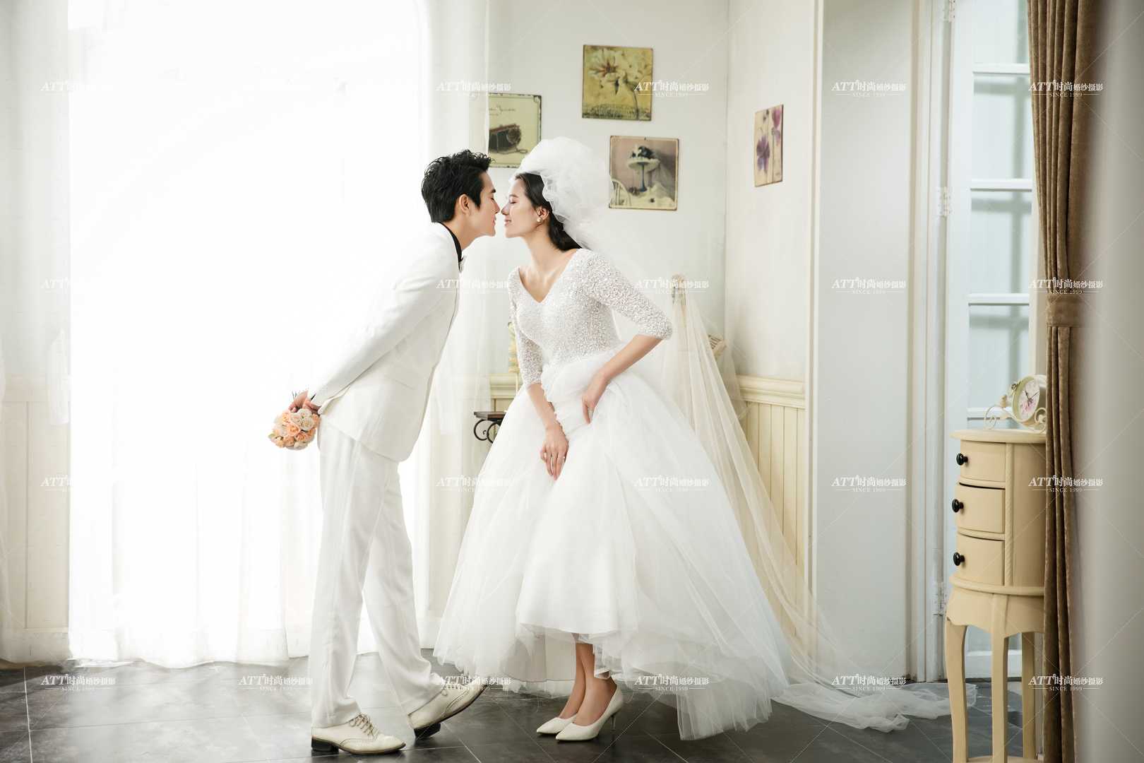 石家庄婚纱照哪家拍的好呢？大家一定要选择一家正规的婚纱摄影机构，慎重对待