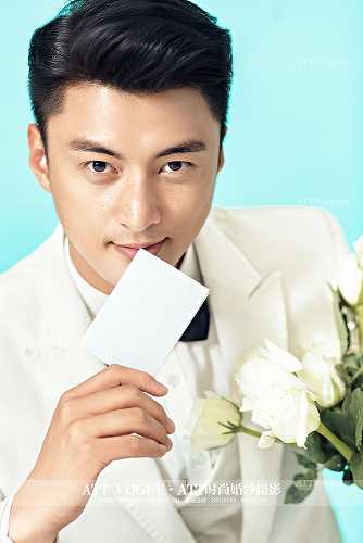 今天我们讲讲新郎拍婚纱照的攻略